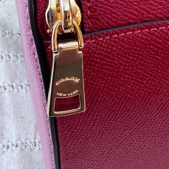 Coach RARE color block pink red HEART crossbody bag. NEW WITHOUT TAGS - Picture 14 of 16